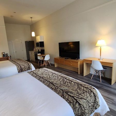The Cedars Inn Hotel & Convention Centre Gibsons Zewnętrze zdjęcie