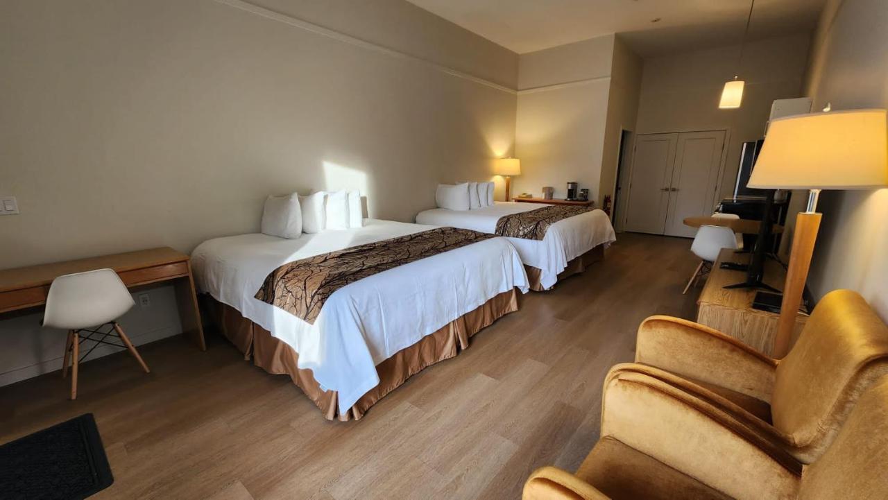 The Cedars Inn Hotel & Convention Centre Gibsons Zewnętrze zdjęcie