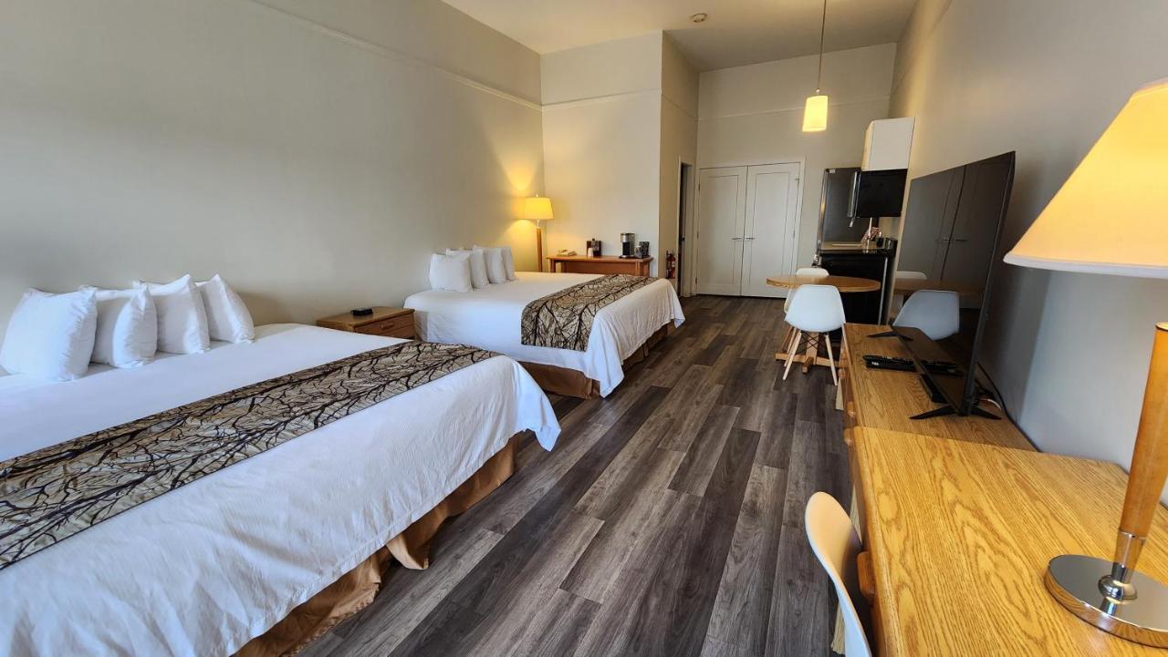 The Cedars Inn Hotel & Convention Centre Gibsons Zewnętrze zdjęcie