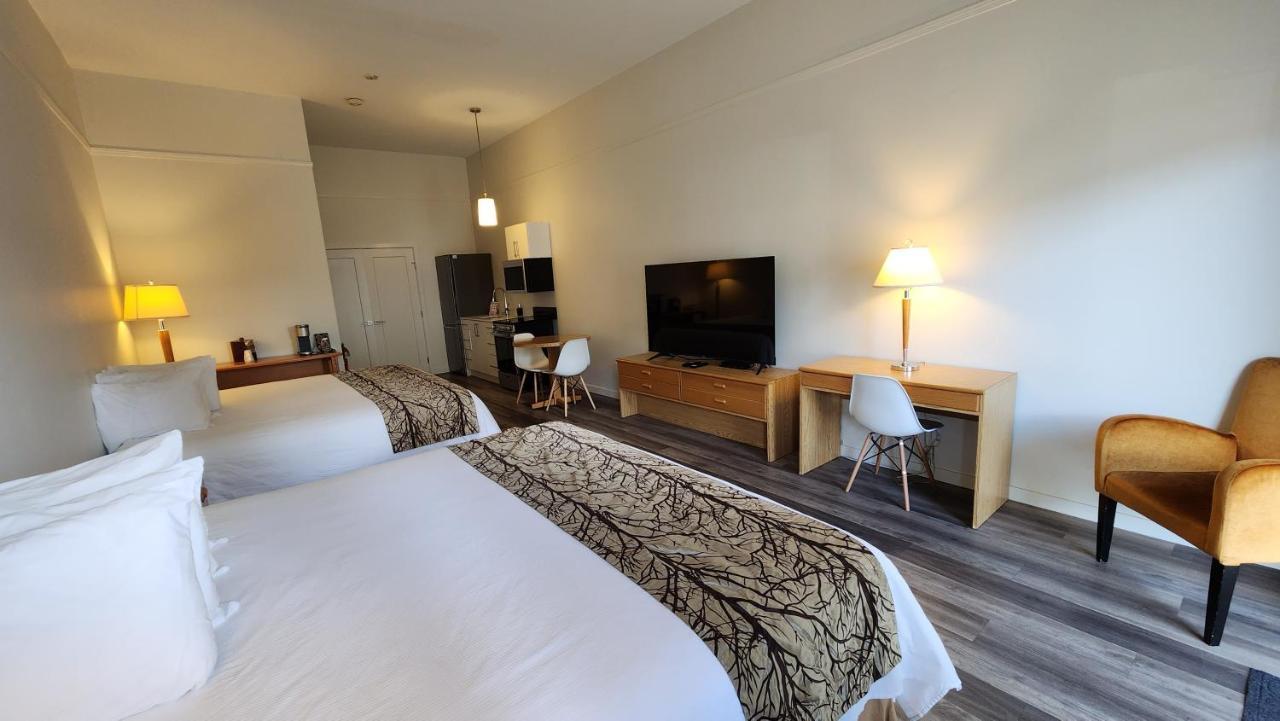 The Cedars Inn Hotel & Convention Centre Gibsons Zewnętrze zdjęcie