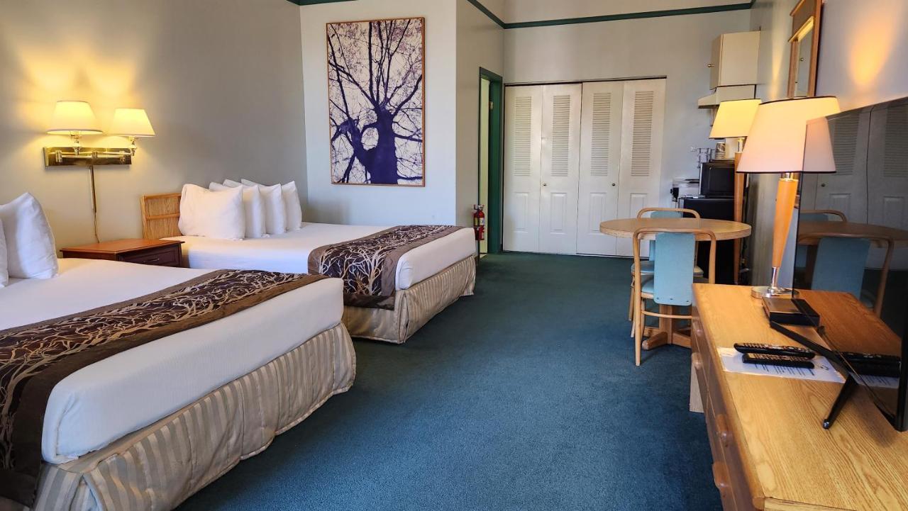 The Cedars Inn Hotel & Convention Centre Gibsons Zewnętrze zdjęcie