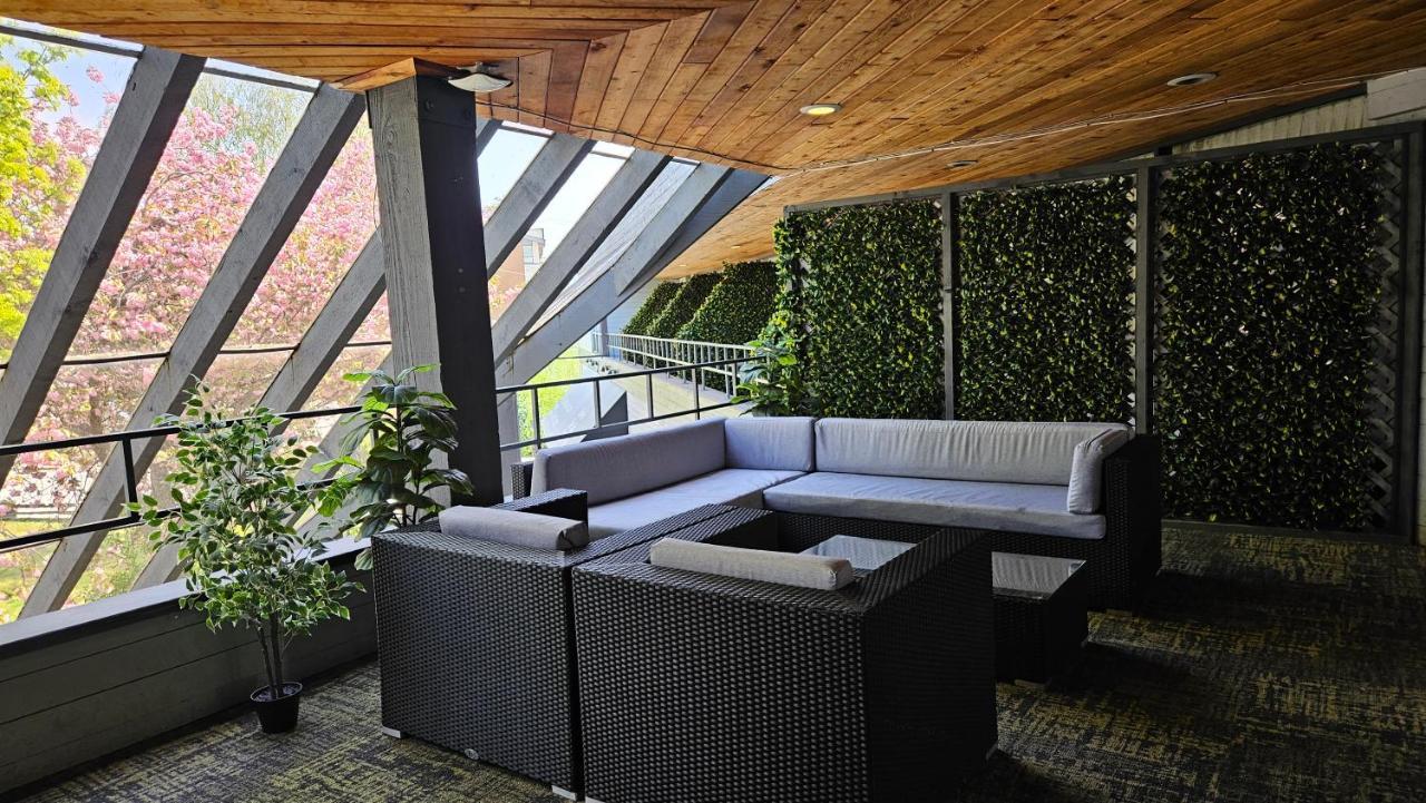 The Cedars Inn Hotel & Convention Centre Gibsons Zewnętrze zdjęcie