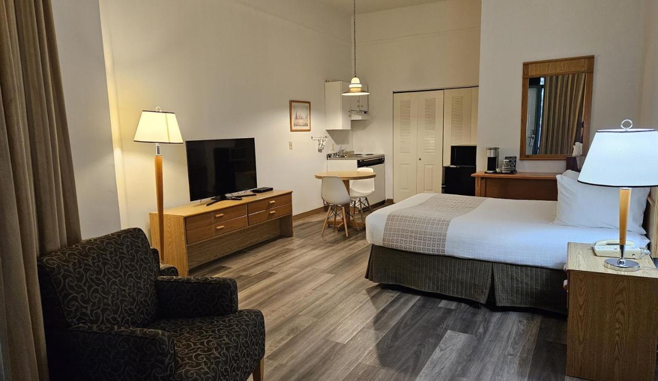 The Cedars Inn Hotel & Convention Centre Gibsons Zewnętrze zdjęcie