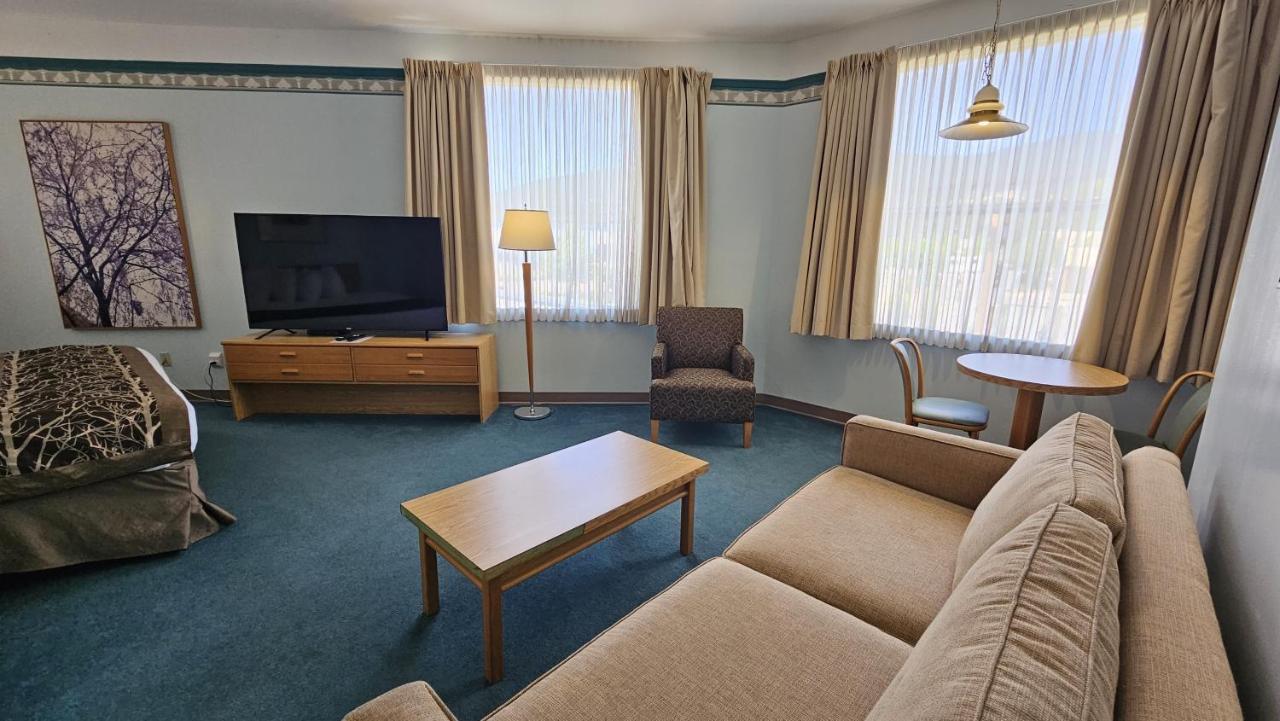 The Cedars Inn Hotel & Convention Centre Gibsons Zewnętrze zdjęcie