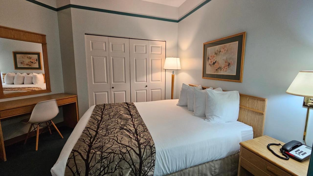 The Cedars Inn Hotel & Convention Centre Gibsons Zewnętrze zdjęcie