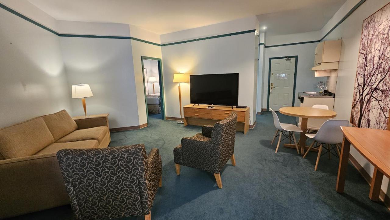 The Cedars Inn Hotel & Convention Centre Gibsons Zewnętrze zdjęcie