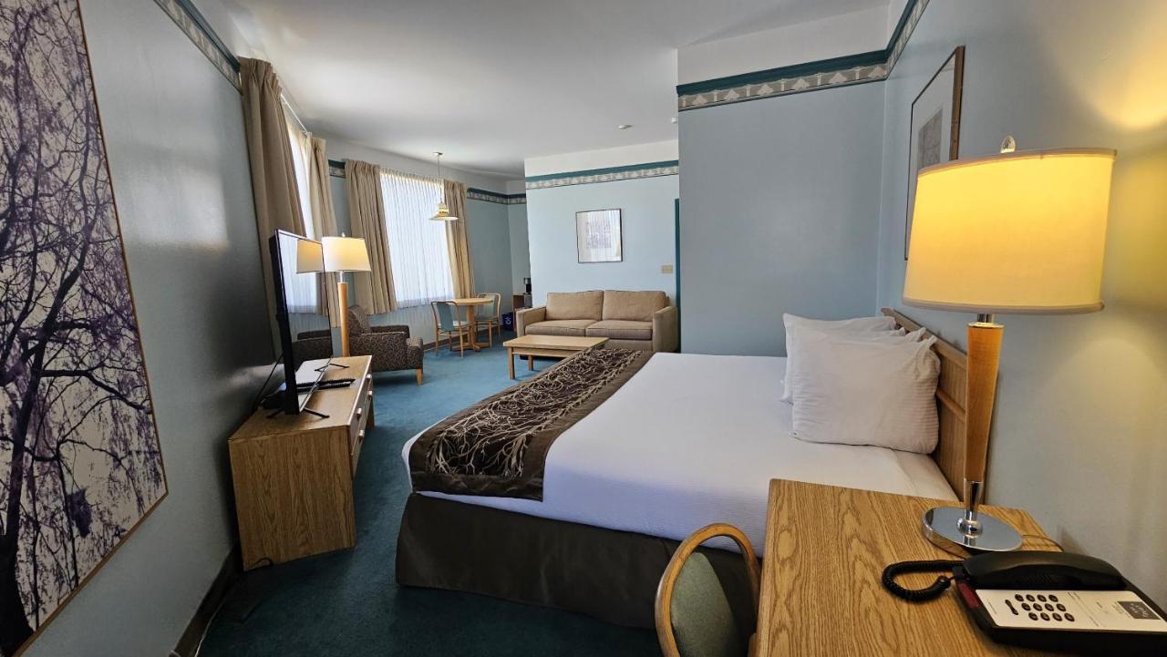 The Cedars Inn Hotel & Convention Centre Gibsons Zewnętrze zdjęcie