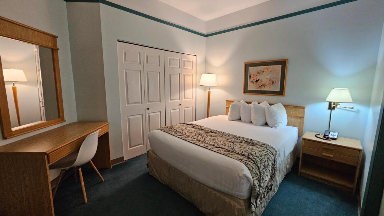 The Cedars Inn Hotel & Convention Centre Gibsons Zewnętrze zdjęcie