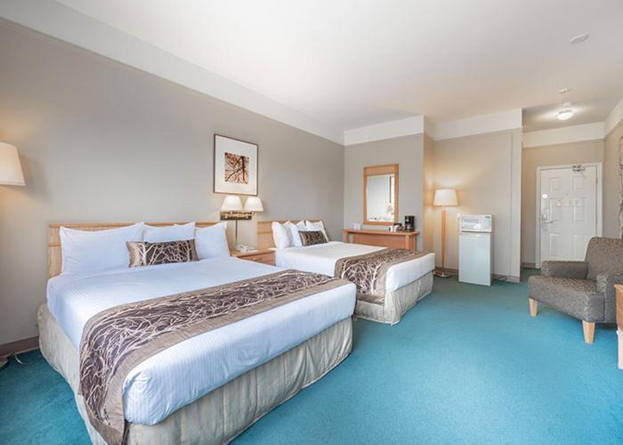 The Cedars Inn Hotel & Convention Centre Gibsons Zewnętrze zdjęcie