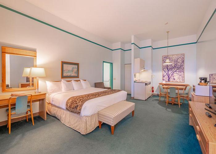 The Cedars Inn Hotel & Convention Centre Gibsons Zewnętrze zdjęcie