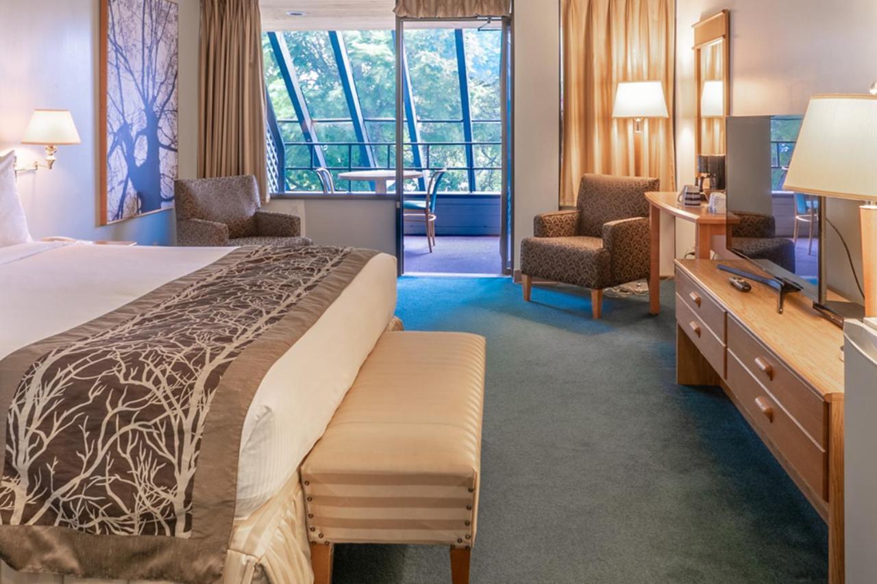 The Cedars Inn Hotel & Convention Centre Gibsons Zewnętrze zdjęcie